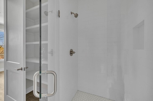 Building Photo - 425 Veritas St