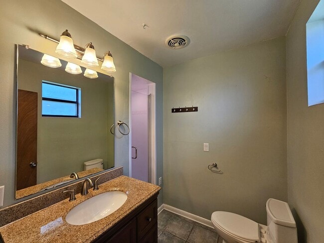 Building Photo - 2 Bedroom/2 Bath home near Duck Pond and Citizens Field