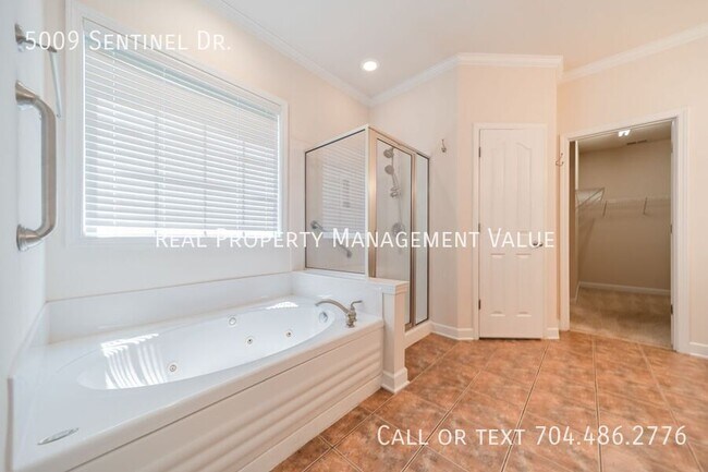 Building Photo - 5009 Sentinel Dr
