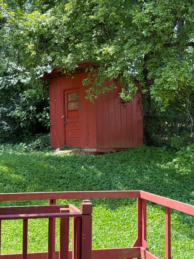 Building Photo - "Discover Comfort and Space: Charming 3-Bed, 2-Bath Home in Huntsville's Heart - 1808 Sq. Ft. of ...