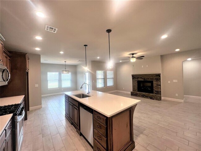 Building Photo - 10012 Glover River Dr
