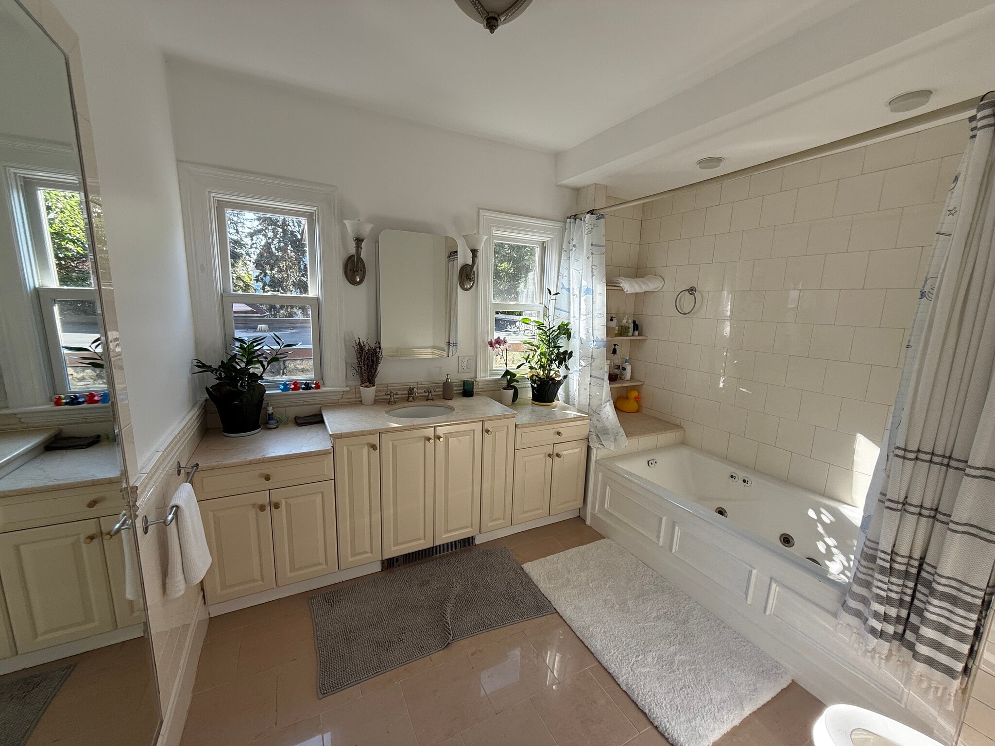 Building Photo - 96 Munroe St