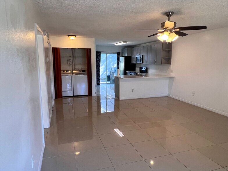 Building Photo - 3651 N Goldenrod Rd