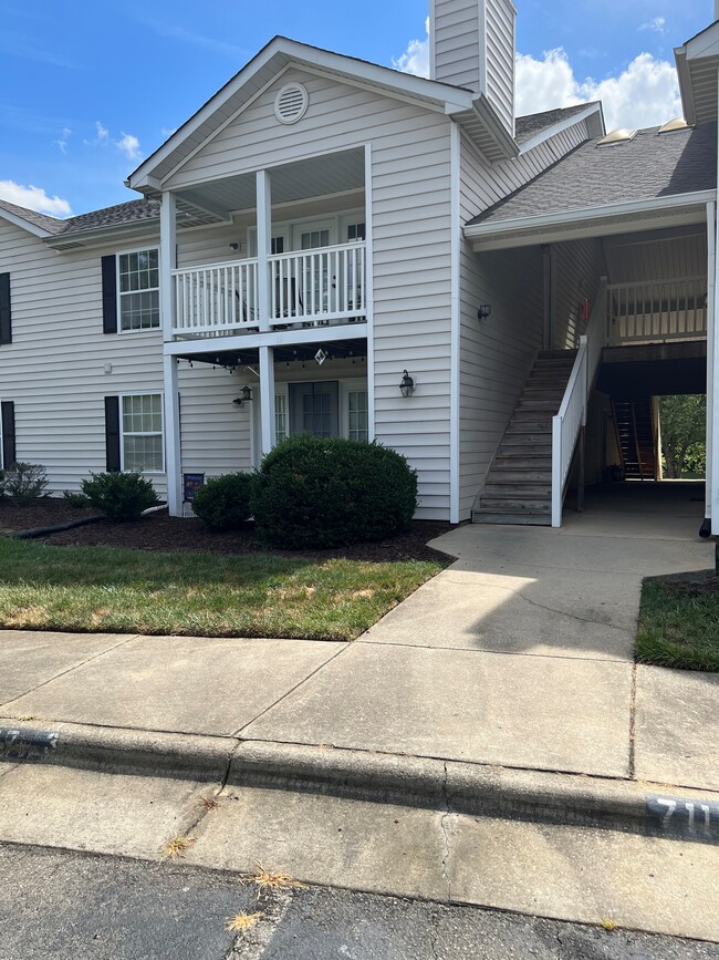 Primary Photo - 7117 W Friendly Ave