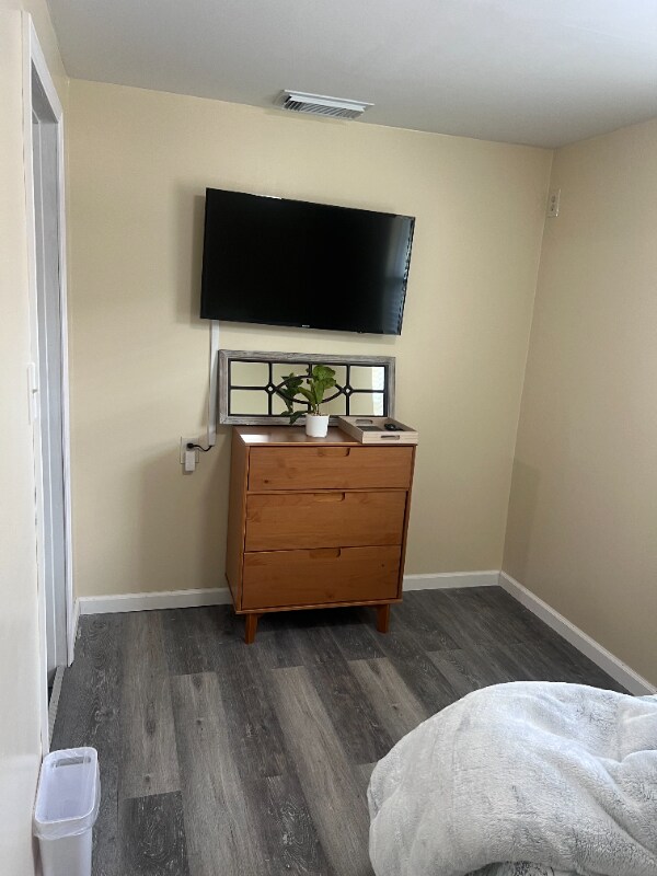 Building Photo - 2890 Parkwood Rd