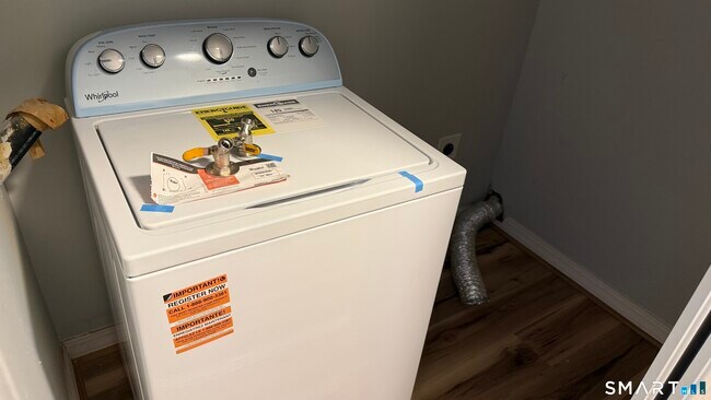 Building Photo - 122 Clark St