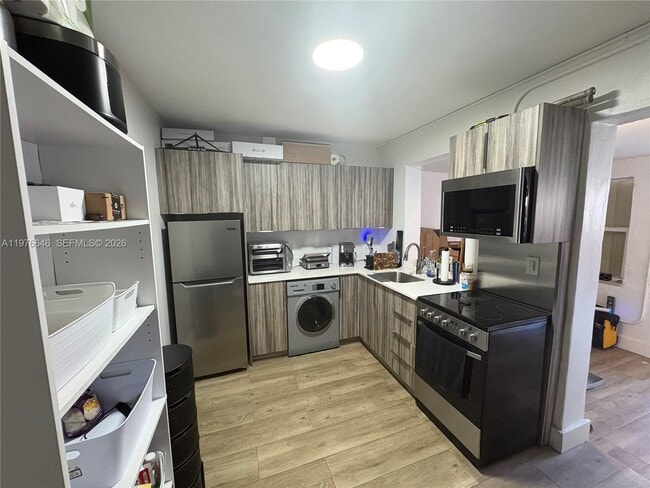 Building Photo - 2276 SW 2nd St