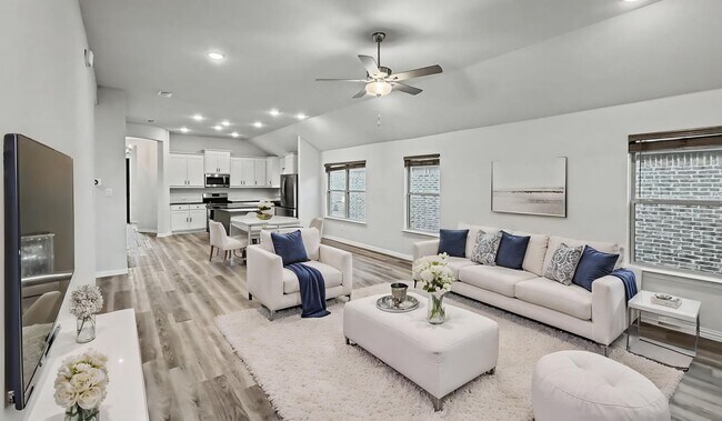 Building Photo - 16617 Hidden Cove Dr