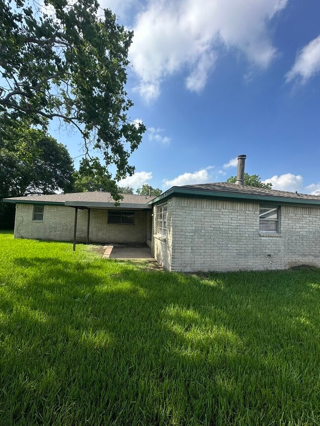 Building Photo - 12210 Roandale Dr