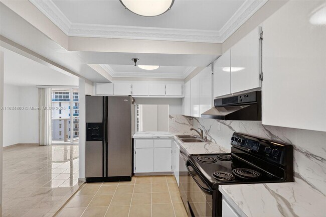 Building Photo - 2401 Collins Ave