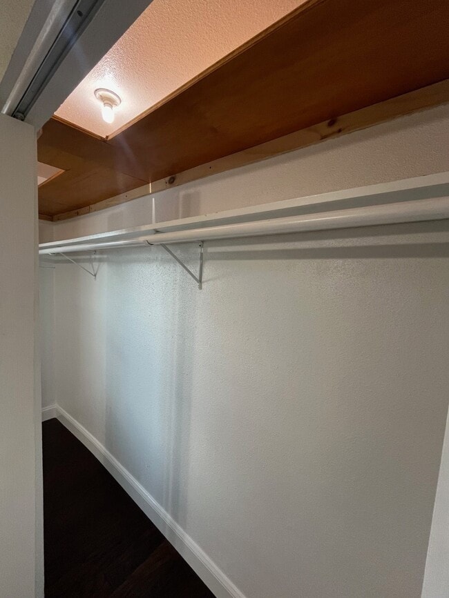 Building Photo - 6416 Bankside Dr