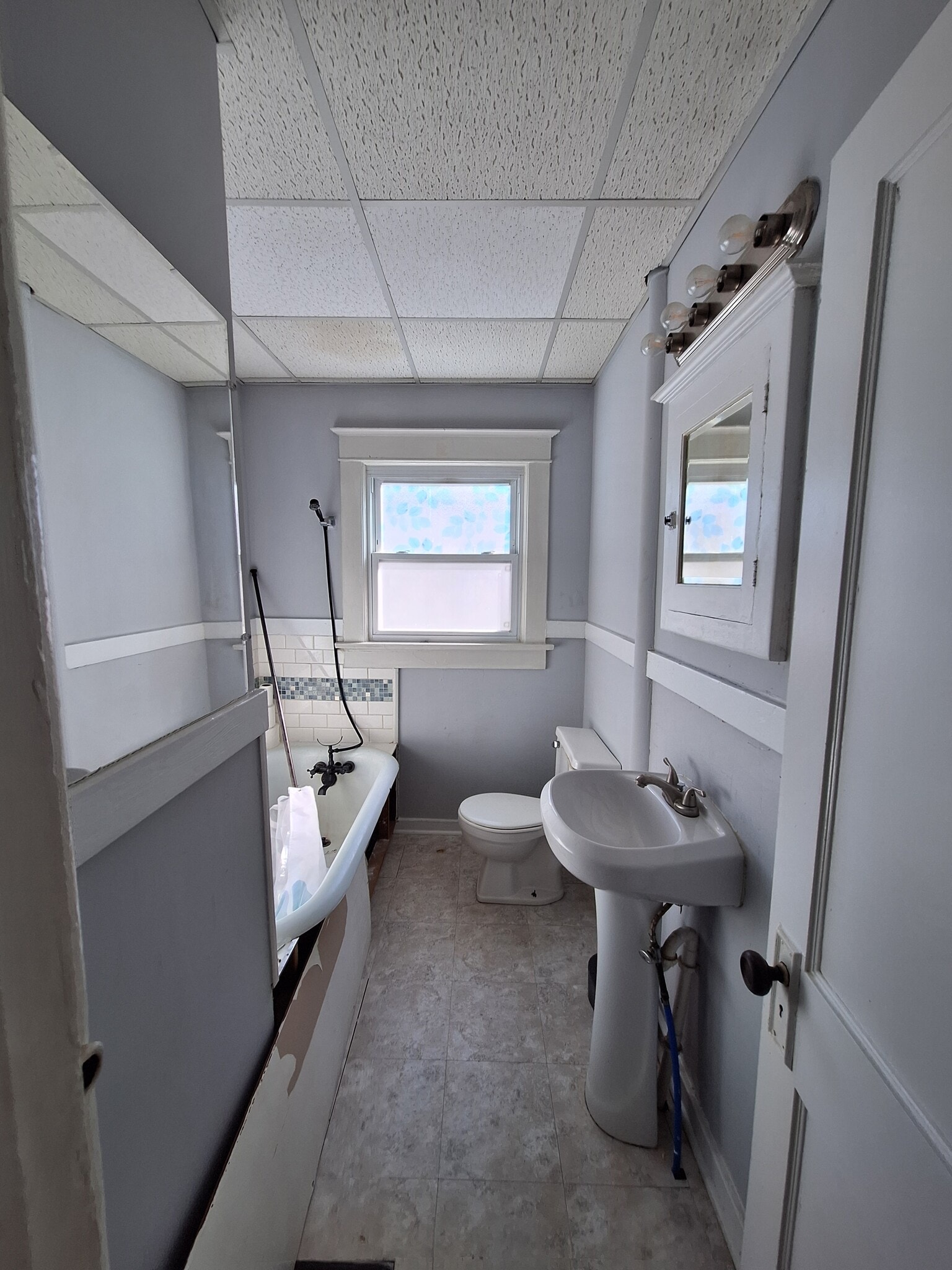 Bathroom 1st floor - 2908 Wurtele Ave