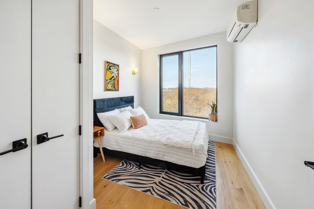 Building Photo - 1890 Pelham Pky