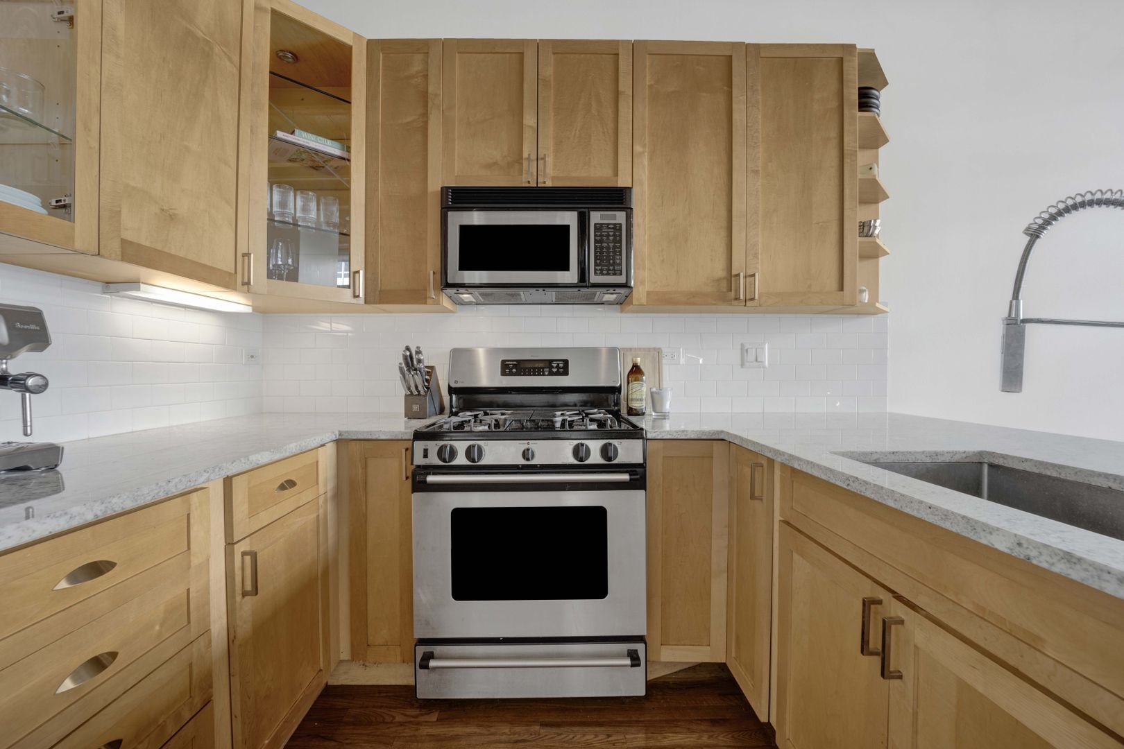 Building Photo - 525 W Superior St