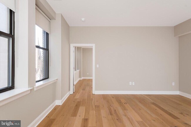 Building Photo - 220 S 16th St