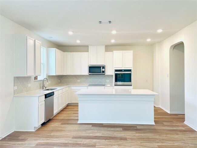 Building Photo - 2016 Alexander Oaks Dr