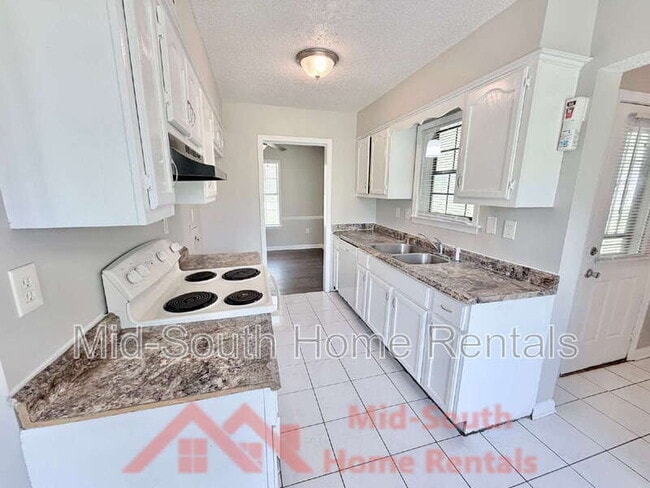 Building Photo - 4900 Walden Glen St