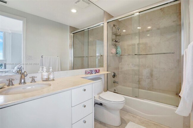 Building Photo - 781 Crandon Blvd