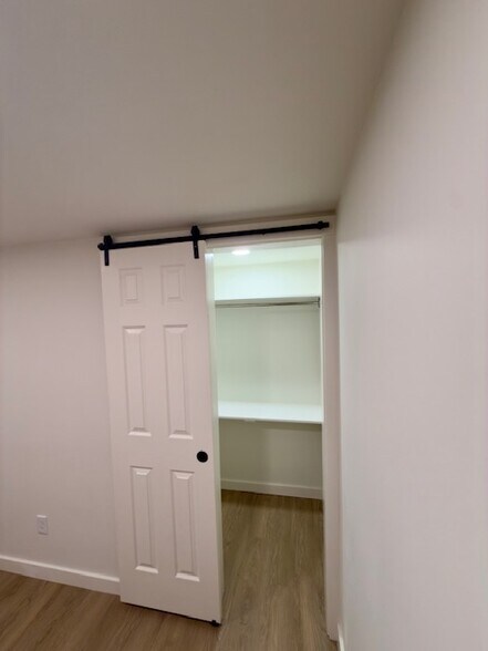 Building Photo - 352 S 25th St