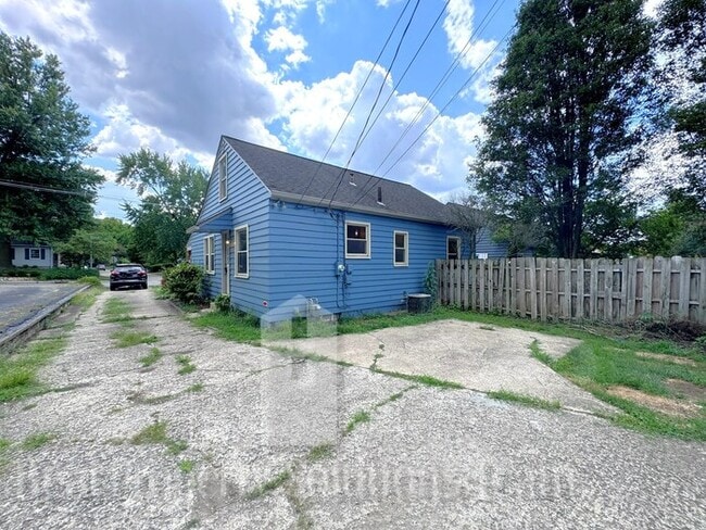 Building Photo - Beautiful home in Clintonville