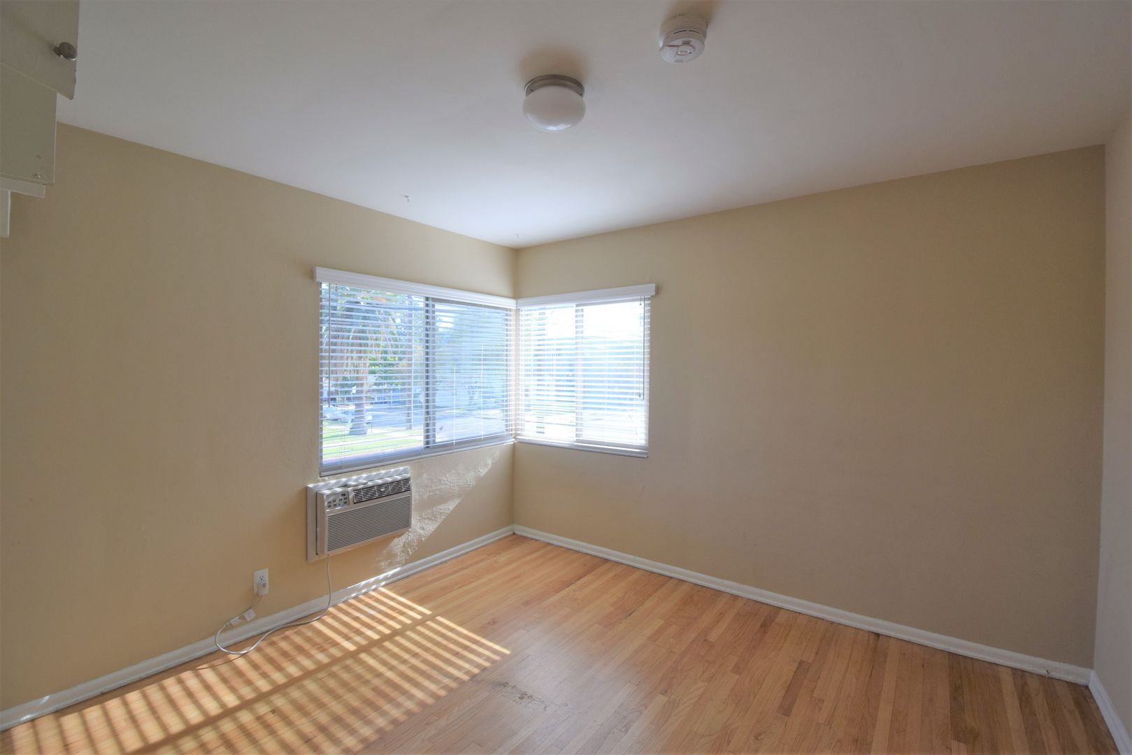 Building Photo - 5103 Cahuenga Blvd