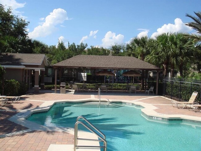 Building Photo - 1136 Crestwood Commons Ave