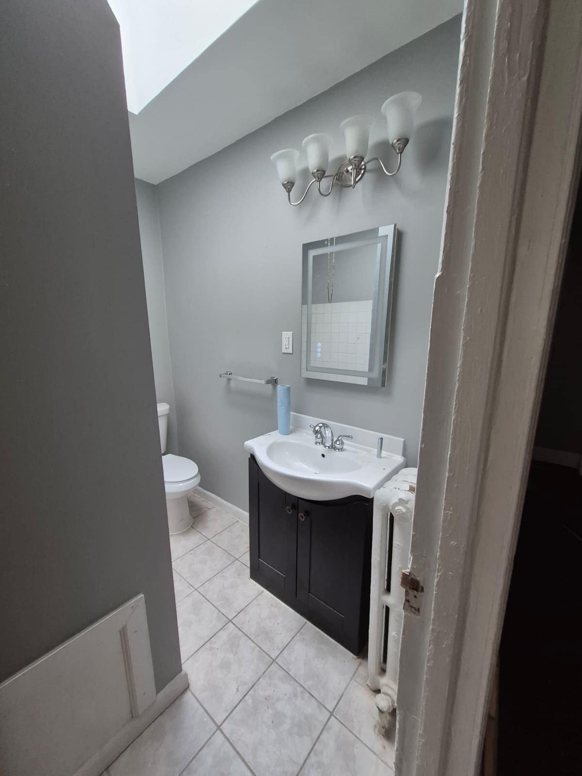 bathroom - 5619 Lansdowne Ave