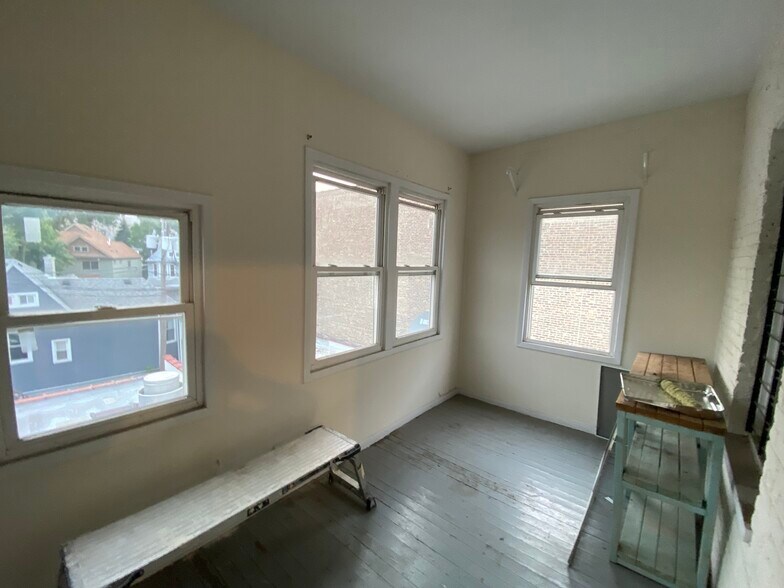 Building Photo - 4530 N Lincoln Ave