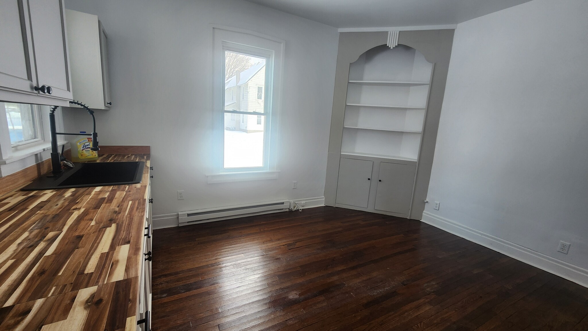 Building Photo - 32 E 2nd St