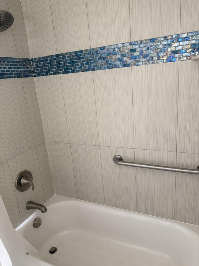 Building Photo - 207 Tropic Isle Dr