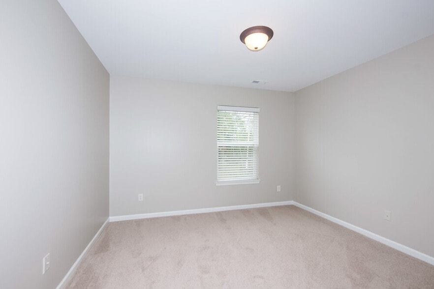 Building Photo - 3906 Herkimer Dr