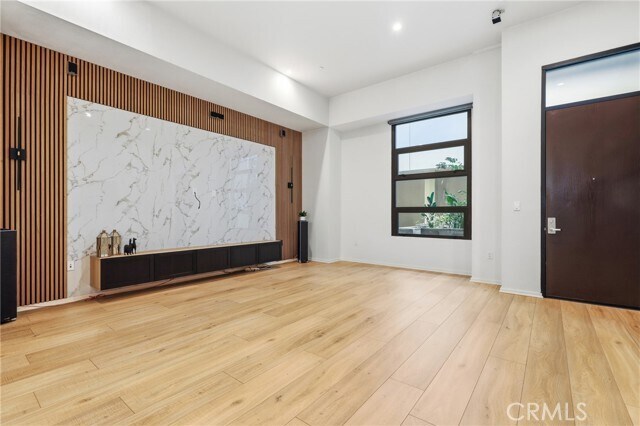 Building Photo - 133 The Promenade N