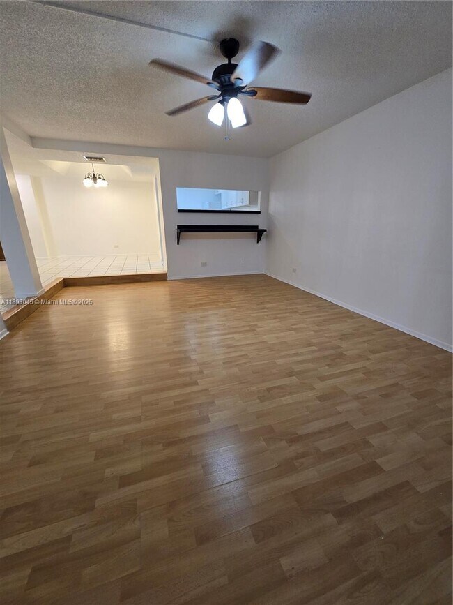 Building Photo - 3730 Inverrary Dr