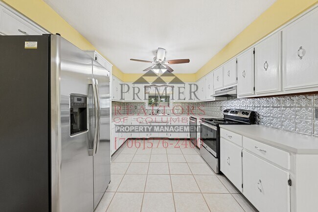 Building Photo - 5100 Sequoia Dr