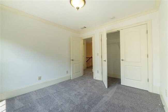 Building Photo - 2771 Durham Dr NE
