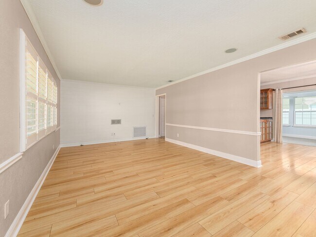 Building Photo - Clearwater Home