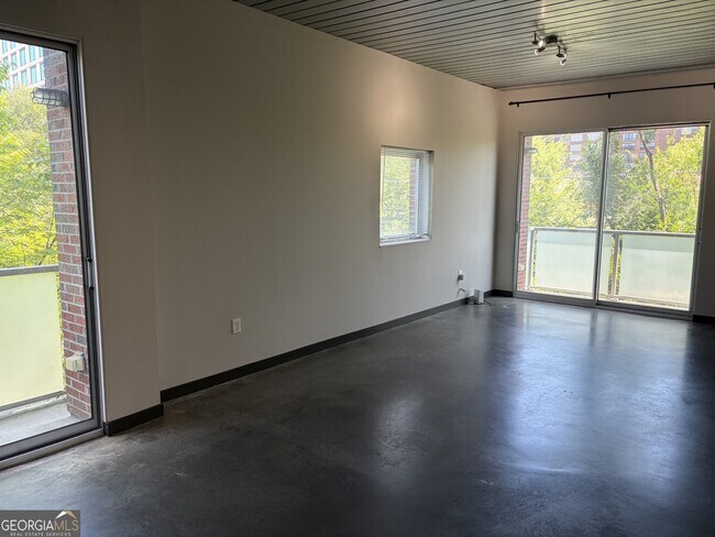 Building Photo - 620 Glen Iris Dr NE