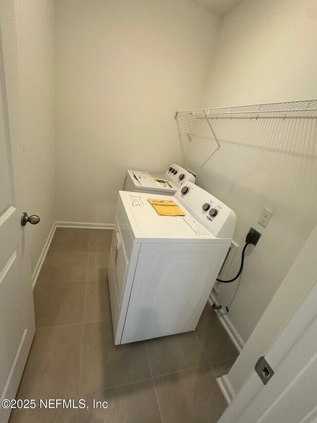 Building Photo - 483 Cherry Elm Dr