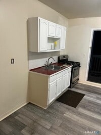 Building Photo - 800 Hallett St