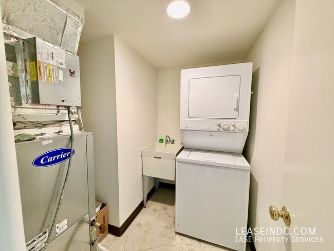 Building Photo - 1099 22nd St NW