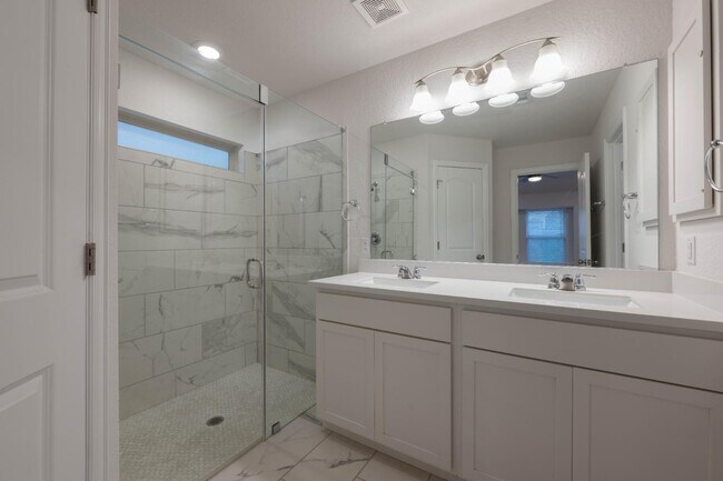 Building Photo - 2089 Egret Ave