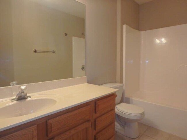 Building Photo - Nice 3 Bed 2 Bath House In Bearfield Meadows!