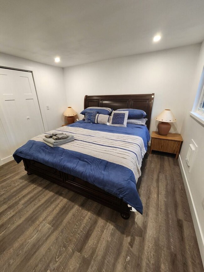 Building Photo - Spacious 4-bedroom + study home; Includes Hot tub and Pool Table - Avail. Now!