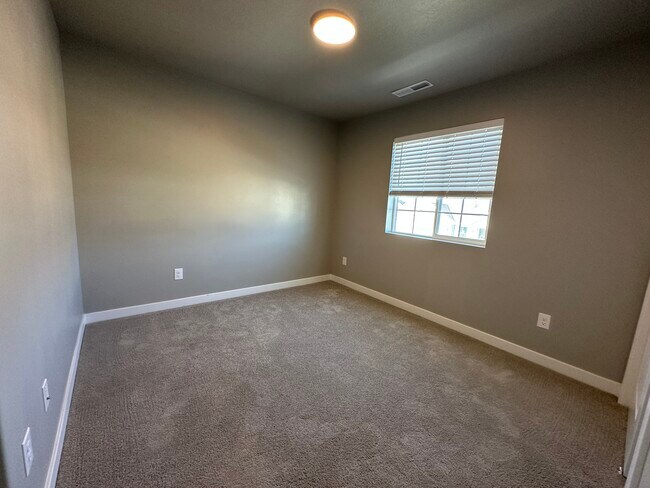 Building Photo - 1429 3500 W