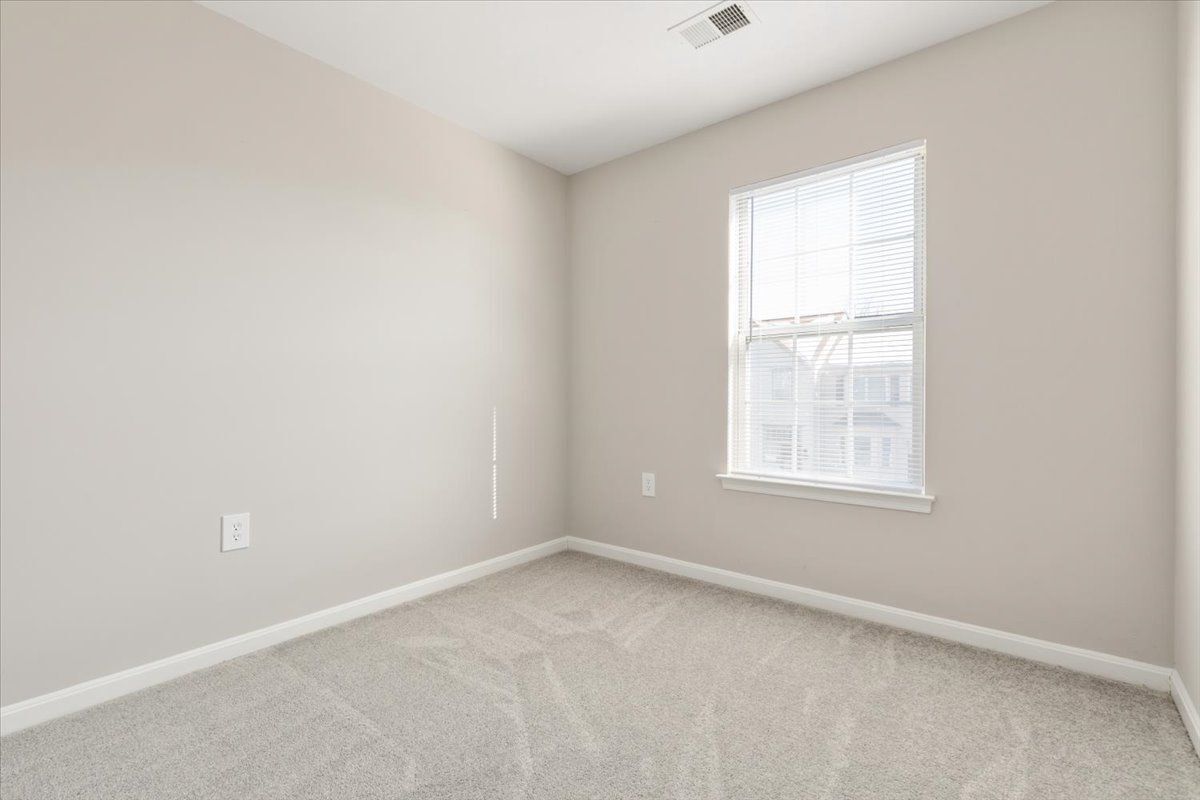 Building Photo - 113 Frazer Dr