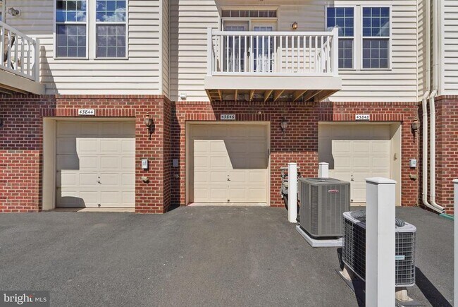 Building Photo - 43846 Artsmith Terrace