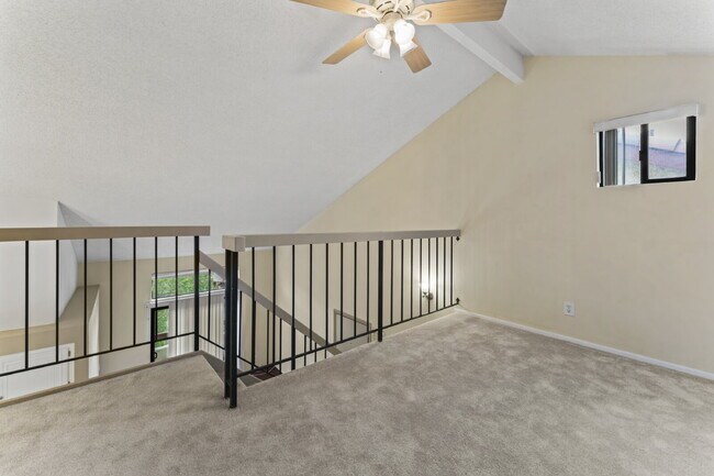 Building Photo - "Charming 2-Bed, 2-Bath Condo Retreat in S...