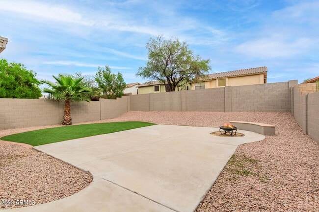 Building Photo - 4 BEDROOM 2.5 BATH 2 STORY LOVELY HOME 2,041 SQ FT SINGLE FAMILY HOME