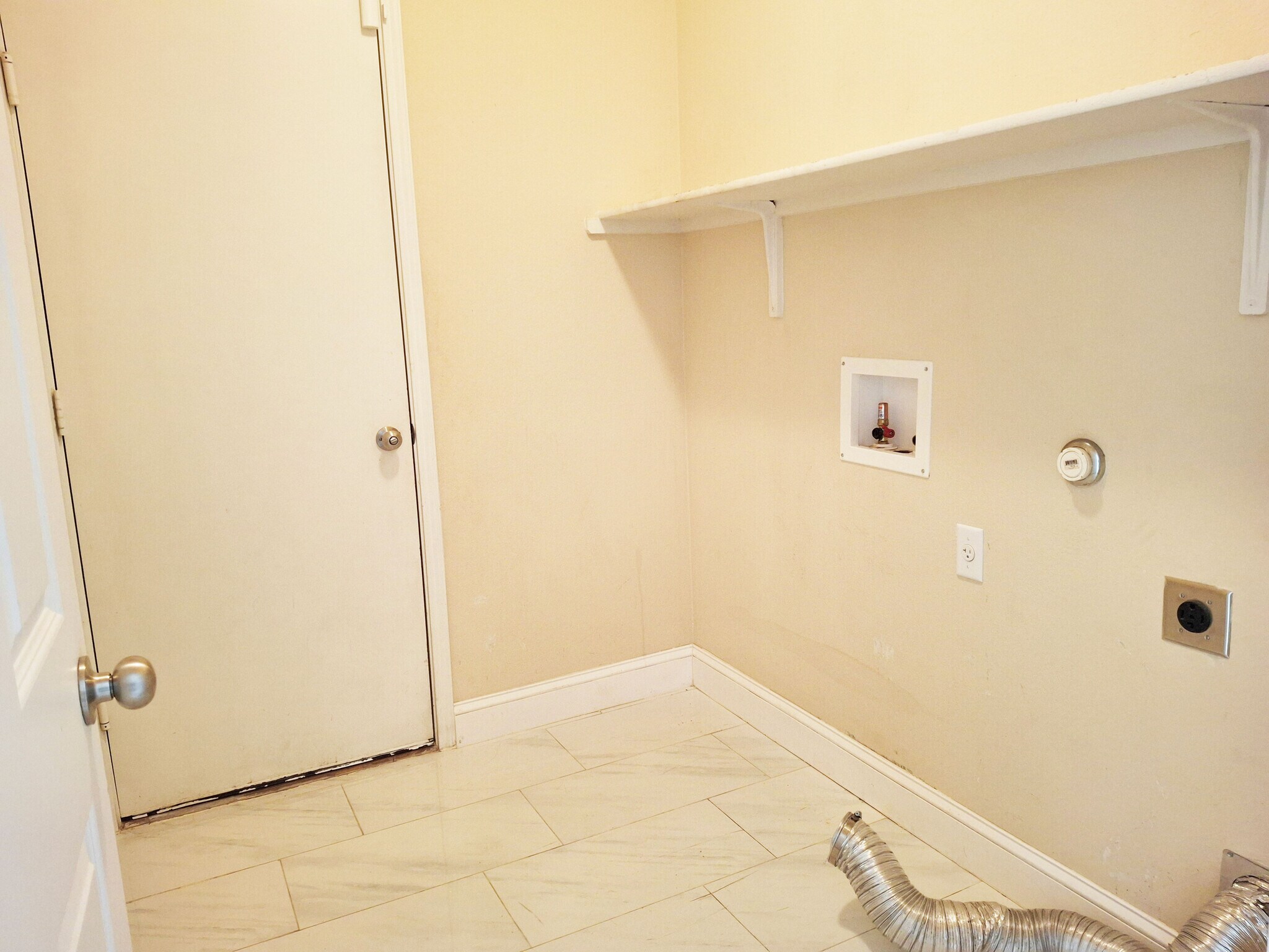 Building Photo - 556 Moonwalker Trl