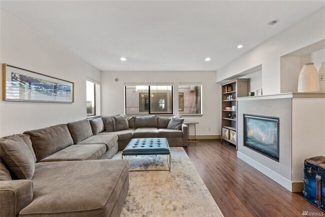 Building Photo - 2Bd/1.75Ba Seattle Townhouse